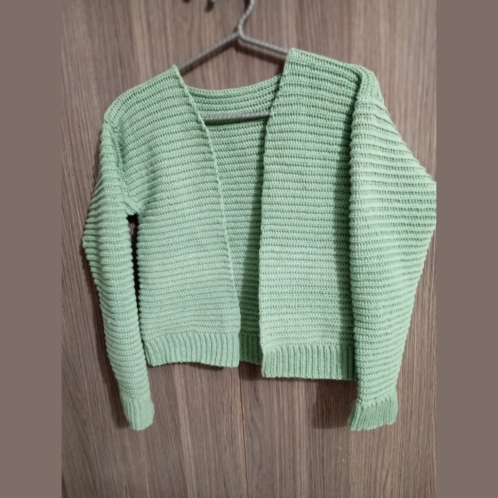 Close view of the ribbed texture on the green crochet cardigan
