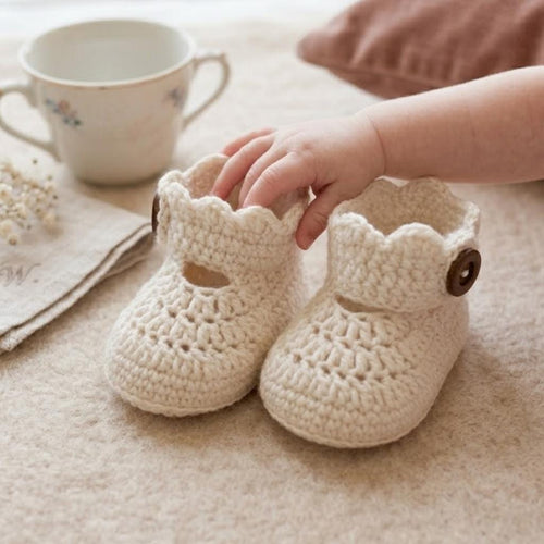 Button Cuff Baby Booties Pattern (6-12 Months)